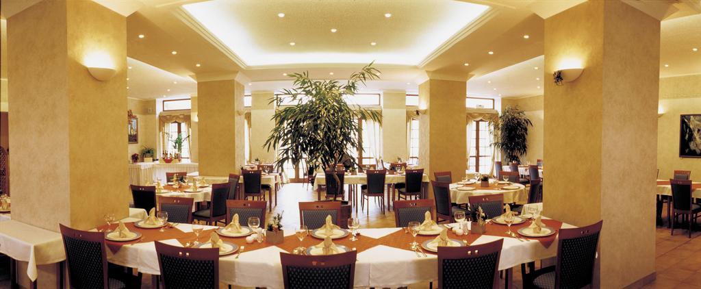 Hasik Hotel Magyarpolány エクステリア 写真
