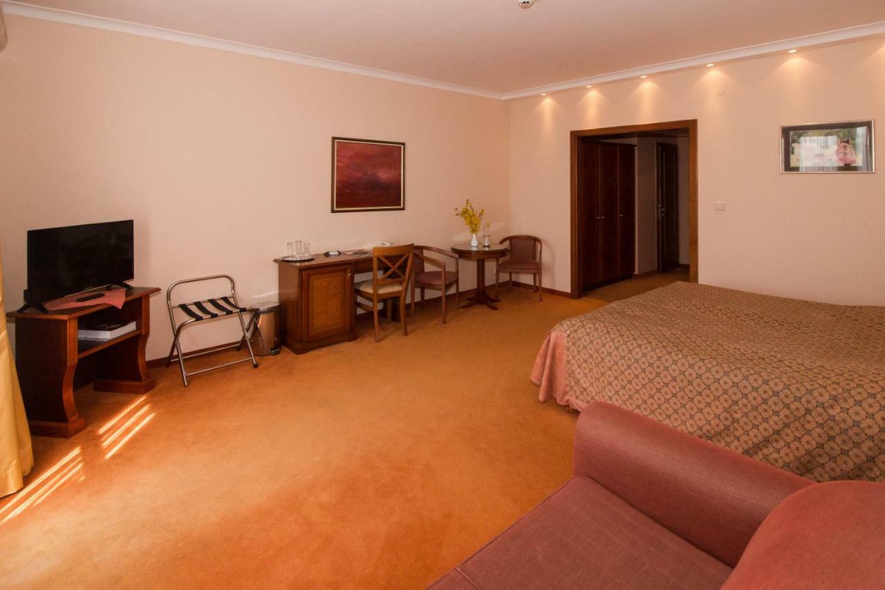 Hasik Hotel Magyarpolány エクステリア 写真
