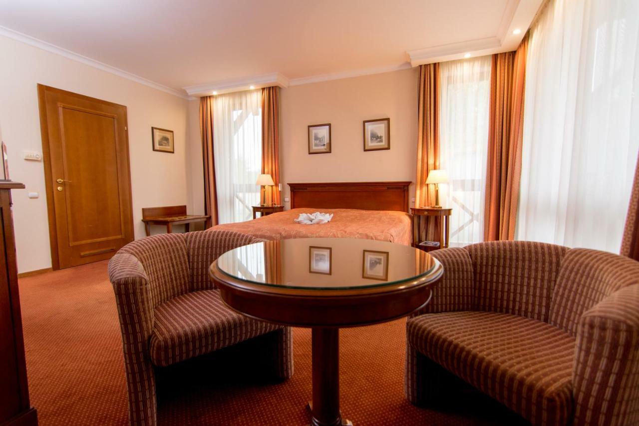 Hasik Hotel Magyarpolány エクステリア 写真