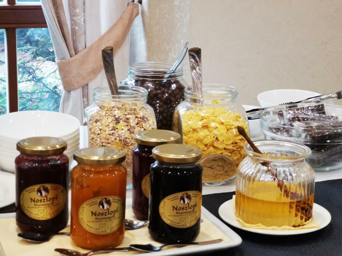 Hasik Hotel Magyarpolány エクステリア 写真